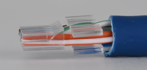 940505-K05 Coupe des fils à ras du peigne.