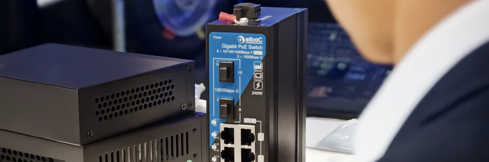 Switch durci avec une plage température de fonctionnement étendue de -40°C à +75°C. Budget 240W selon alimentation choisie.